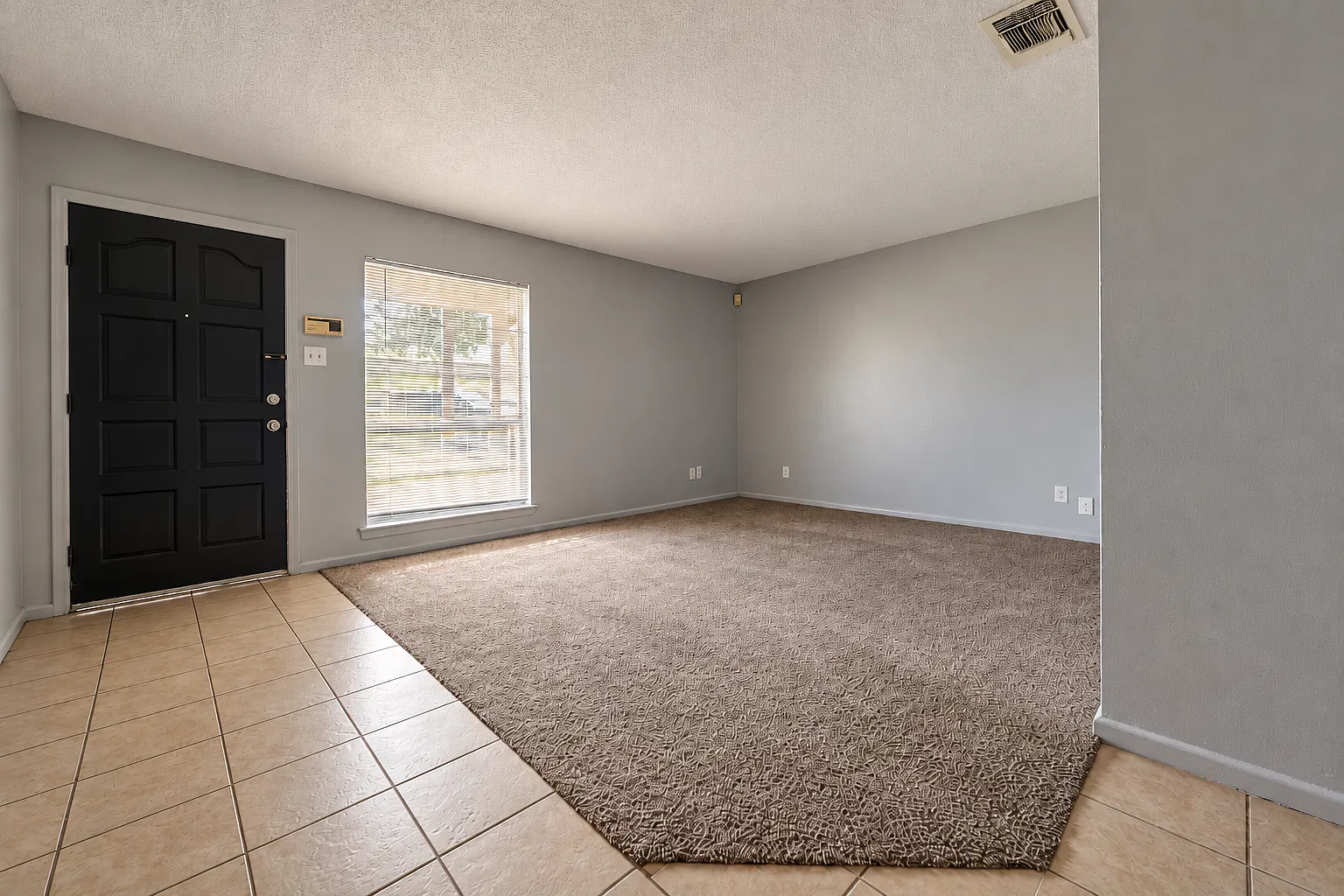 2 bed, 2405 sqft, $1,200 — Photo 3
