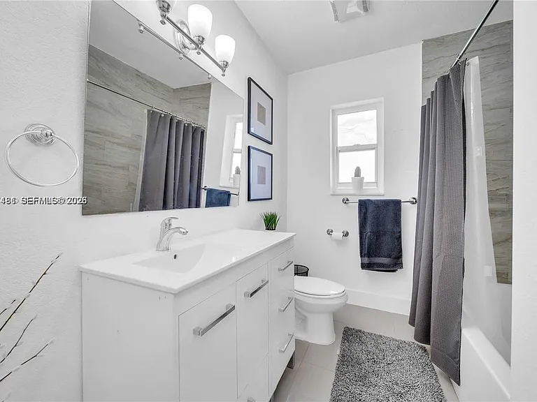 555 NE 127th St — Photo 27