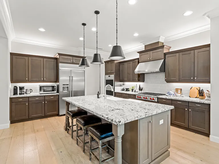 11865 N Ridgeway Dr — Photo 3