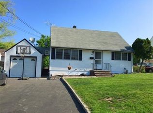 12 Powell Pl, Iselin, NJ 08830