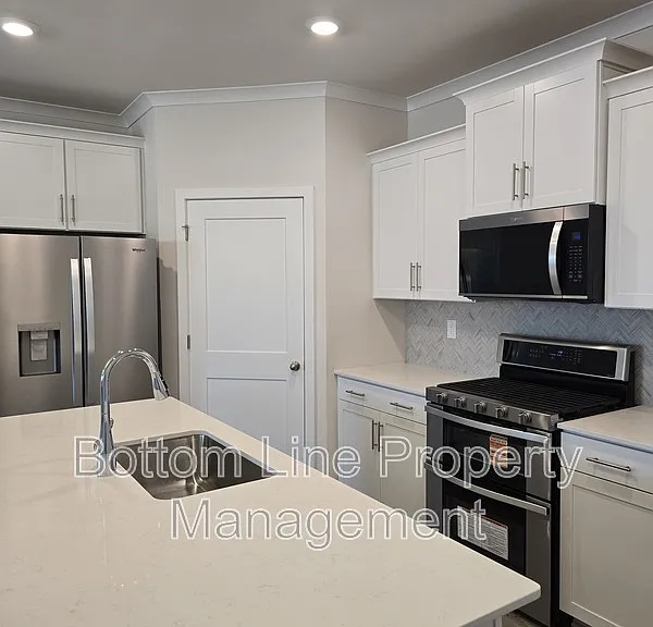 1010 Whistling Pl — Photo 7
