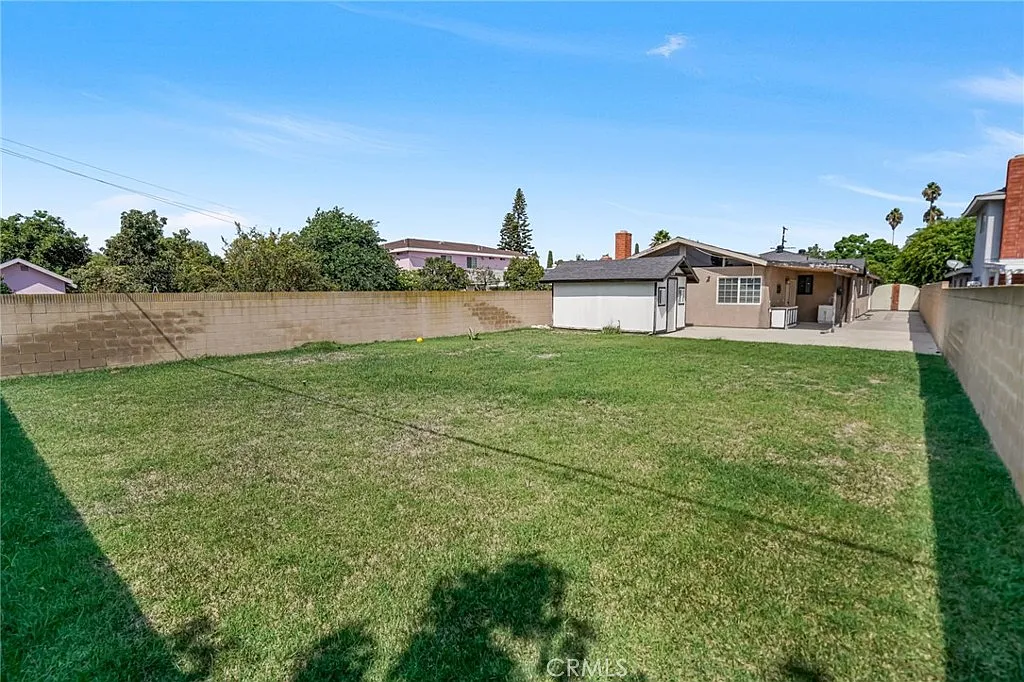 4 bed, 2330 sqft, $4,400 — Photo 2