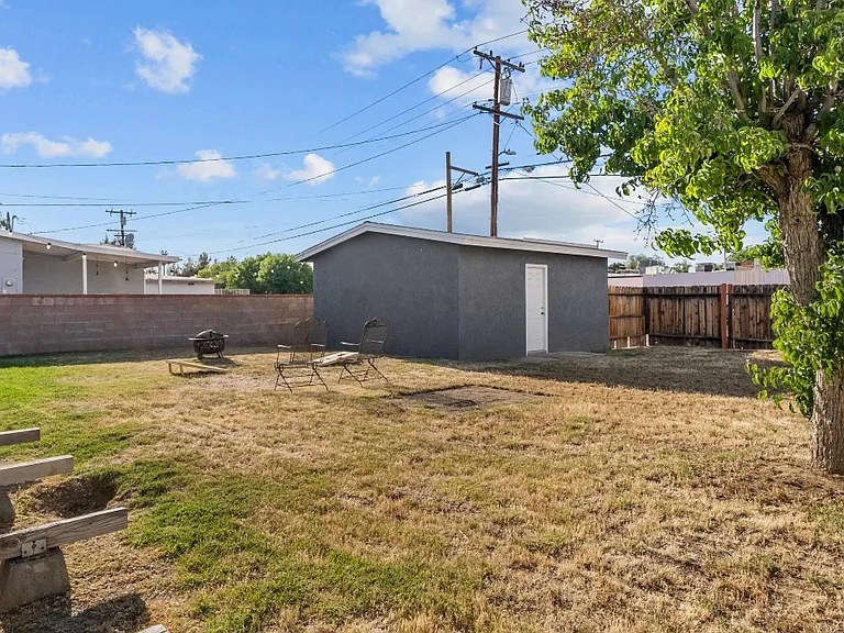 1327 W Ivesbrook St — Photo 23