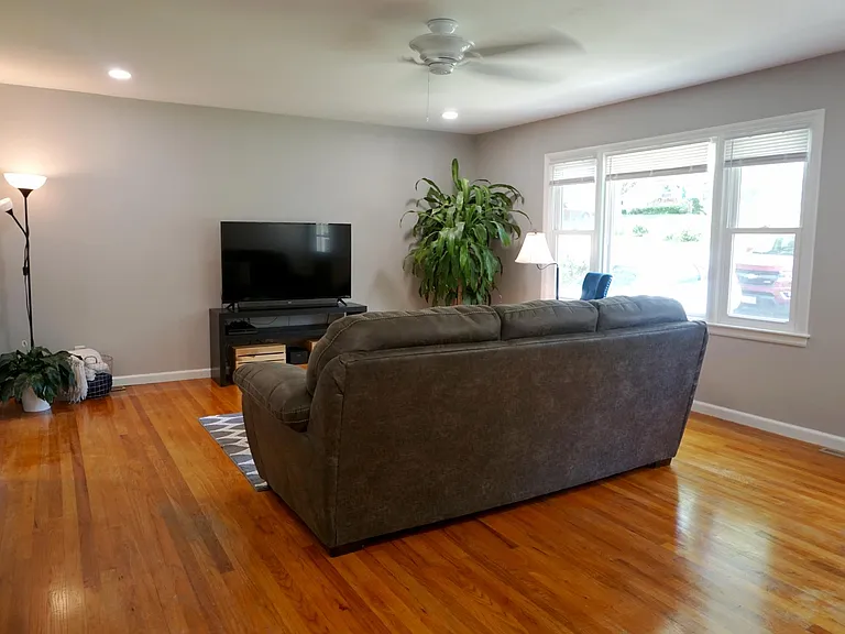 8910 Belleview Ave — Photo 6
