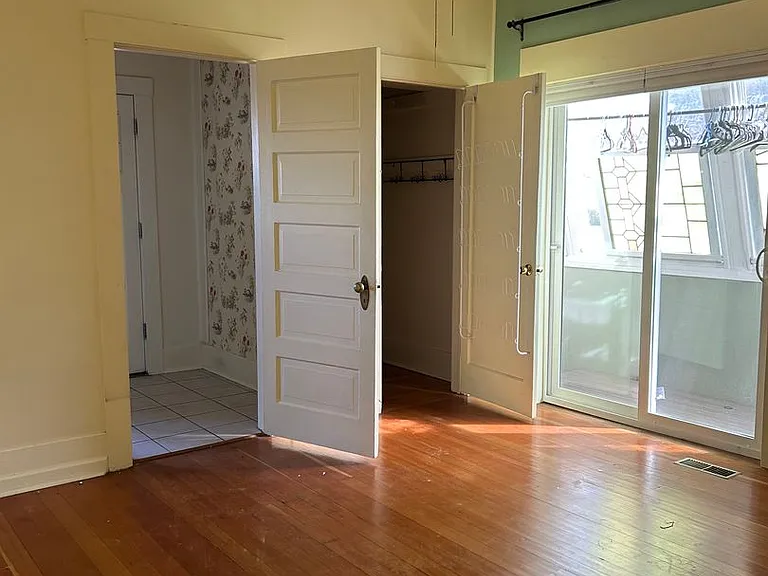 1810 Woodburn St — Photo 10