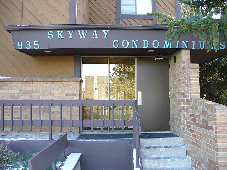 935 Saturn Dr #2 — Photo 1