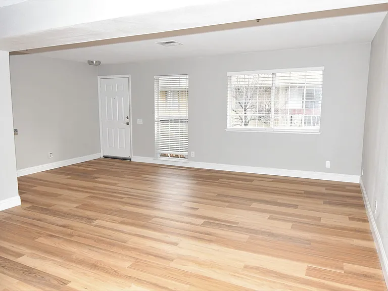 1175 Glenda Way — Photo 6