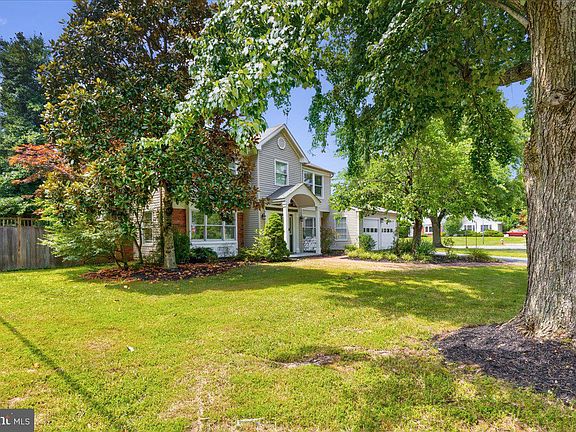 3rd image of 4421 Majestic Ln