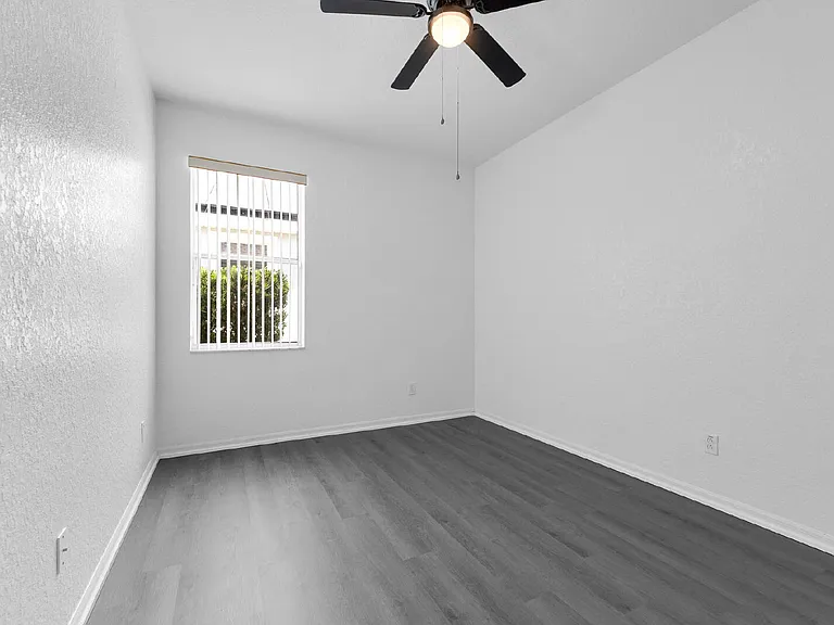 1151 N Hampton Dr — Photo 14