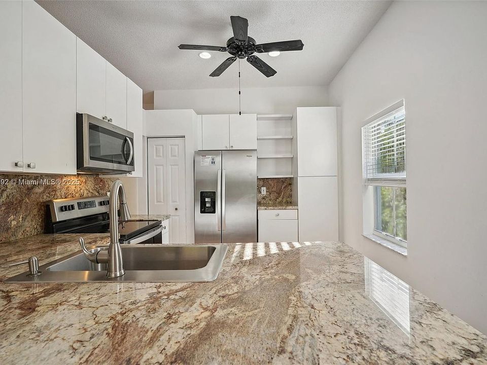 1st image of 1283 Chinaberry Dr #0