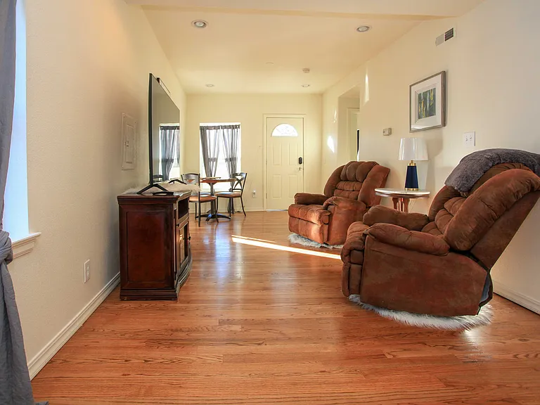 642 Maple St — Photo 7