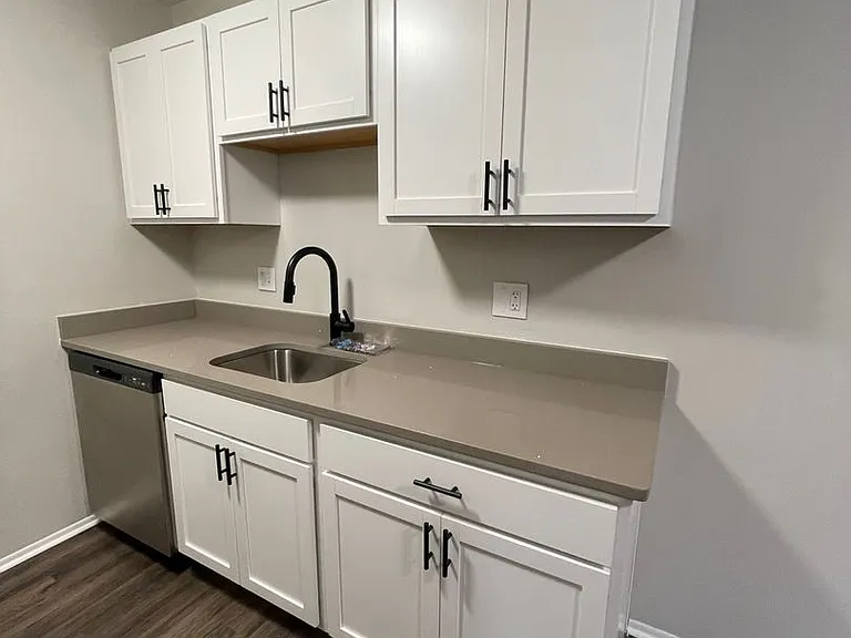 333 Marshall Apartments — Photo 18