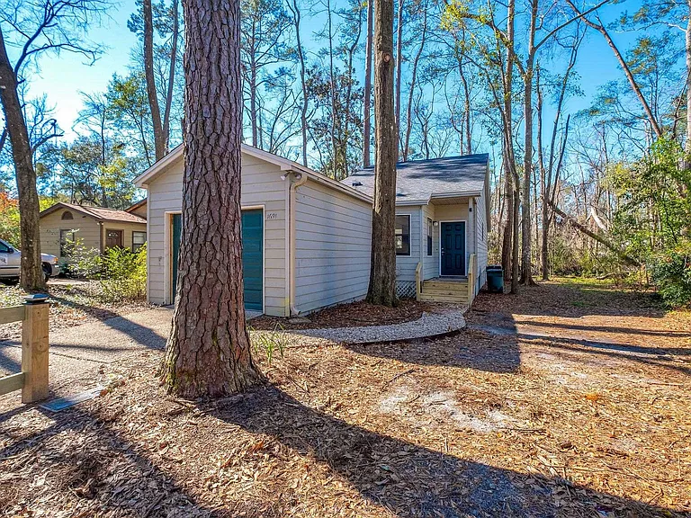 1691 Silverwood Dr — Photo 3