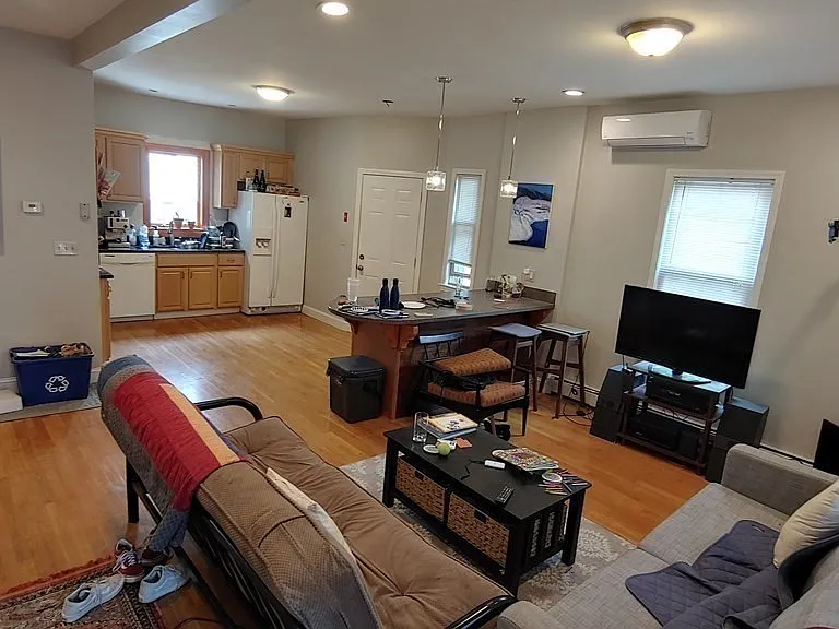 33 Eastburn St #1 — Photo 2