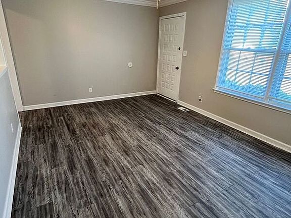 5th image of 1902 Roan Dr