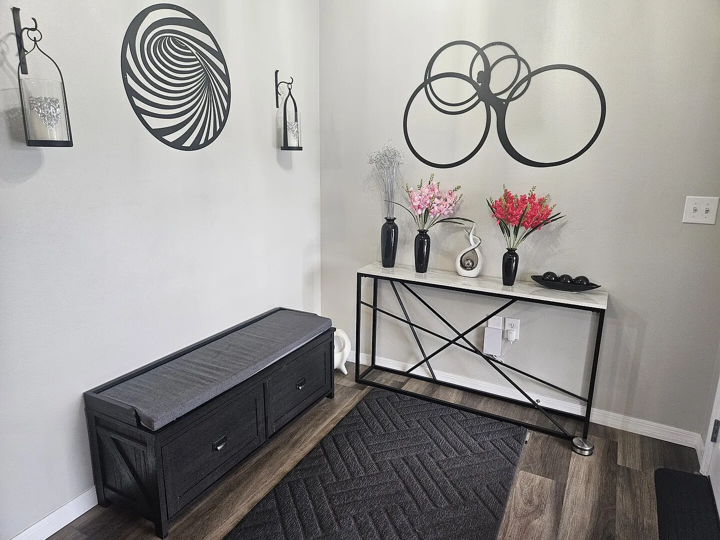 Corporate & Insurance Housing | Furnished 2BR + Den Home — Photo 4