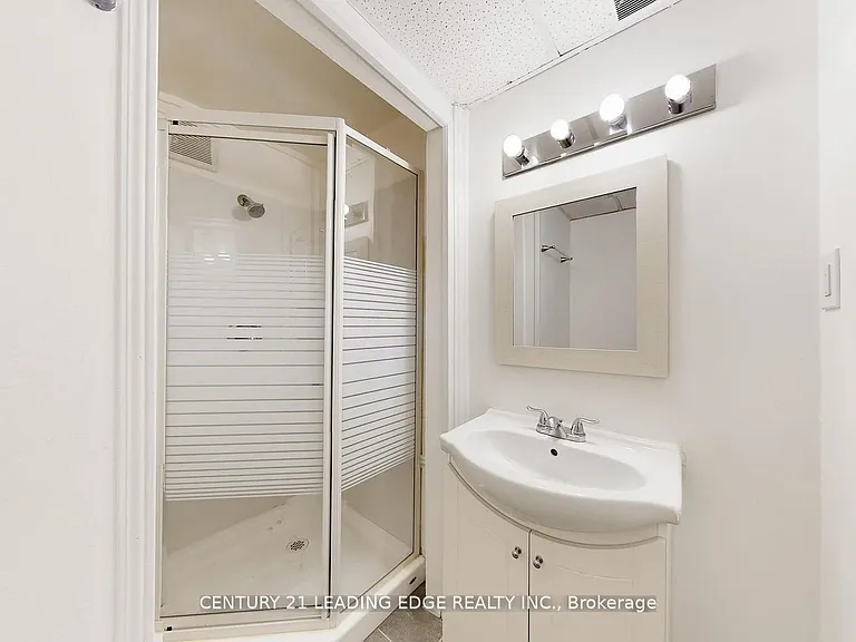 38 Rumi Cres — Photo 29