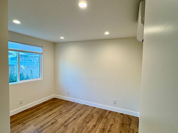 4th image of 375 W Wilson Ave #A