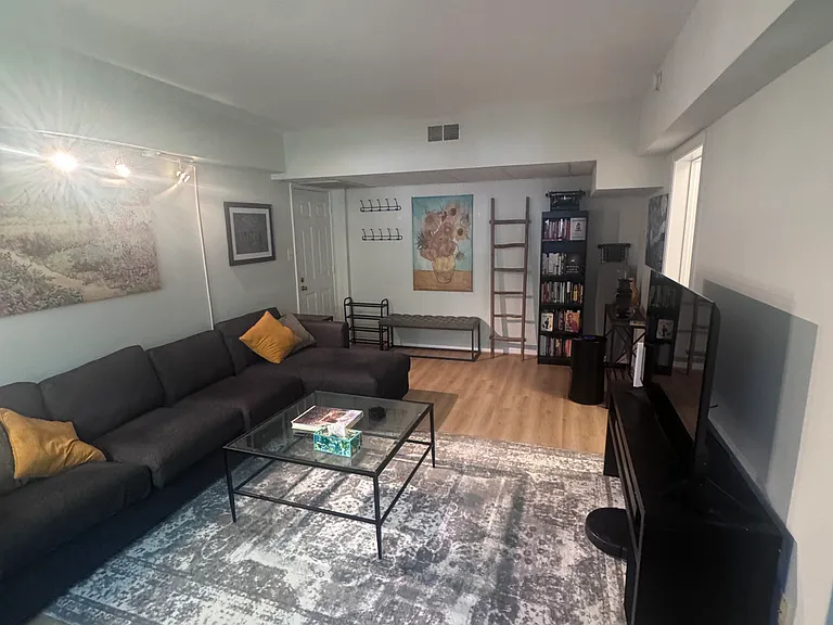 1742 N Rhodes St #300 — Photo 3