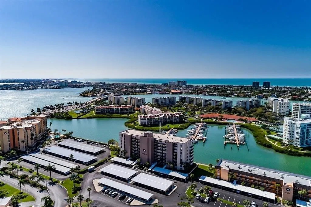 7400 Sun Island Dr — Photo 2