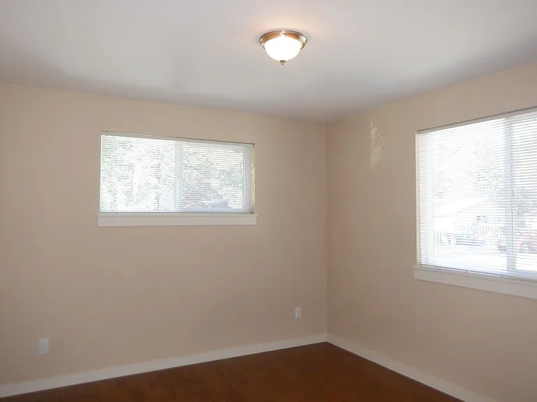 1 Bed/1 Bath Duplex Unit in Fantastic Westside Bend Location - Knoll Ave — Photo 5
