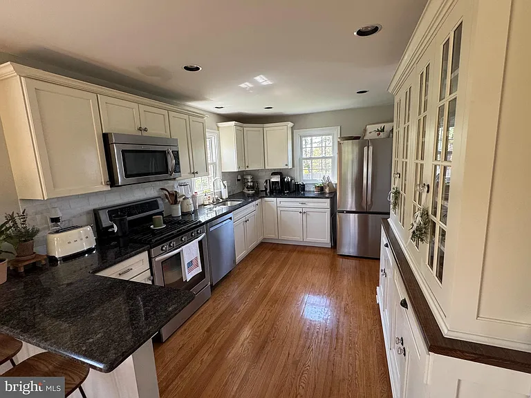 402 Elliger Ave — Photo 14