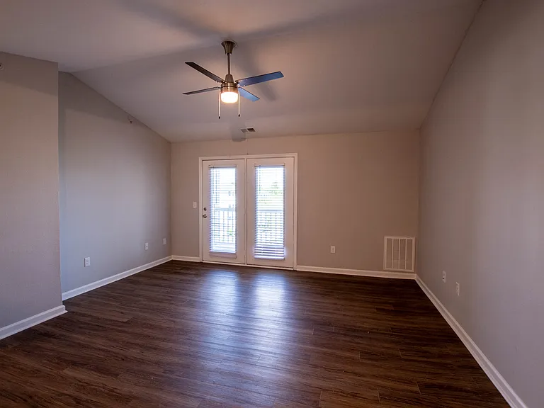 South Beach Apartments — Photo 37