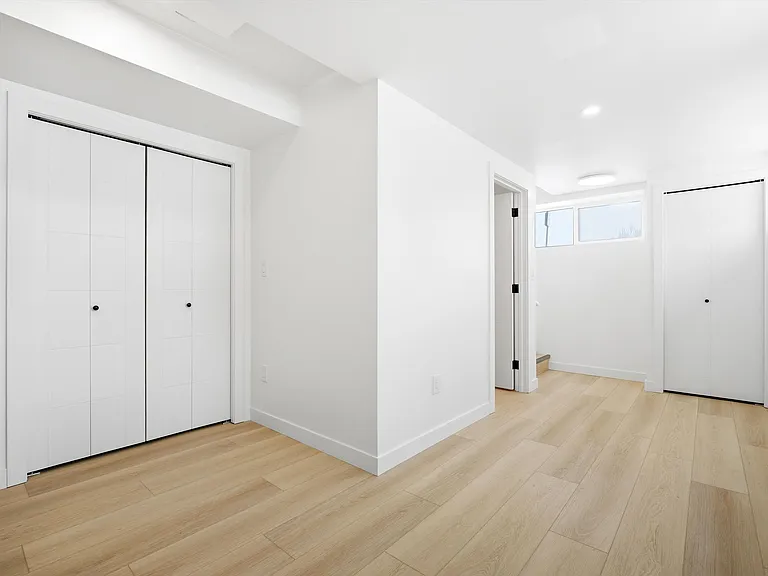 2 Villeneuve Blvd — Photo 13