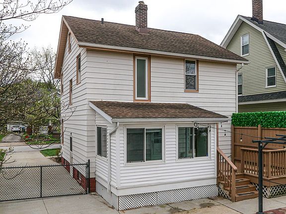 3rd image of 731 Notre Dame Ave