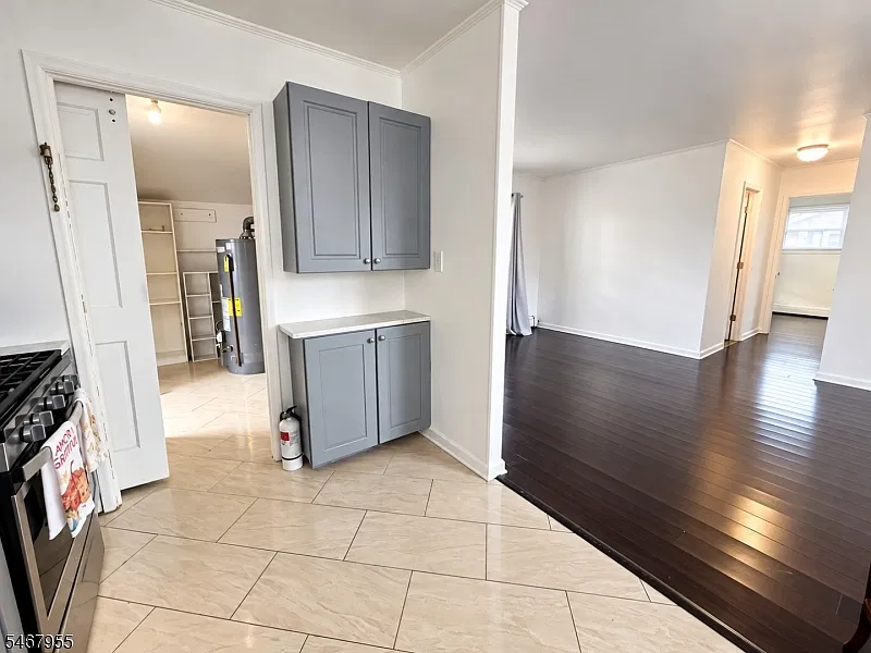 2 bed, 1.0 bath, $2,500 — Photo 2