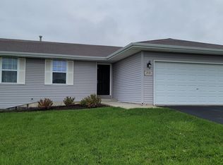 3030 Merseyshire Ln, Roscoe, IL 61115
