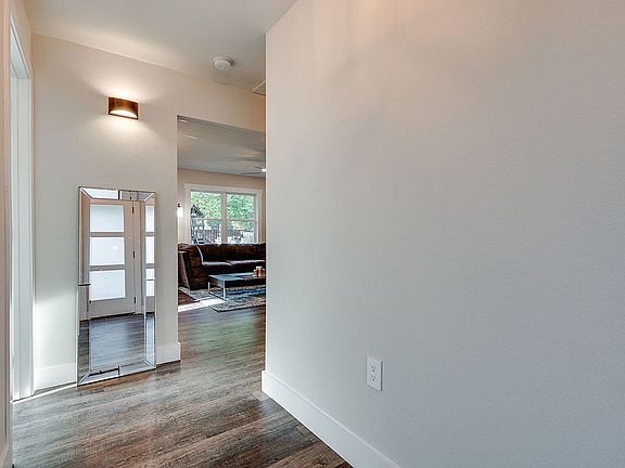 4th image of 1023 Lakeland Dr