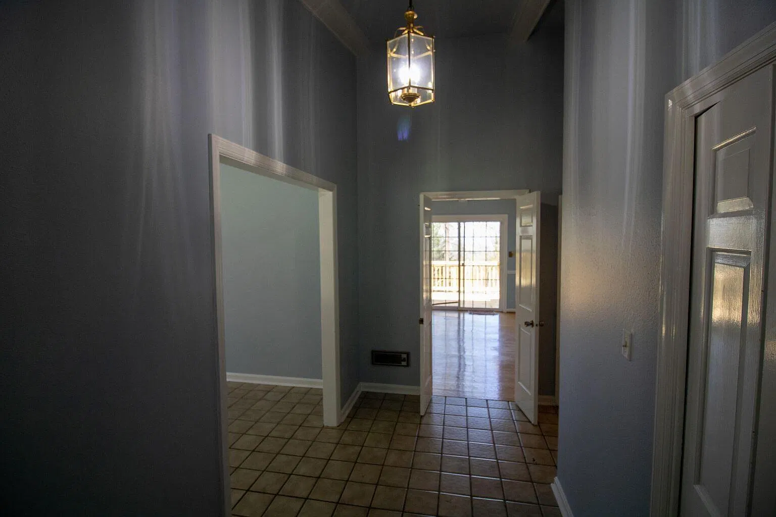3 bed, 3.0 bath, 2710 sqft, $2,750 — Photo 2