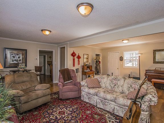 2nd image of 133 Thomas Dr