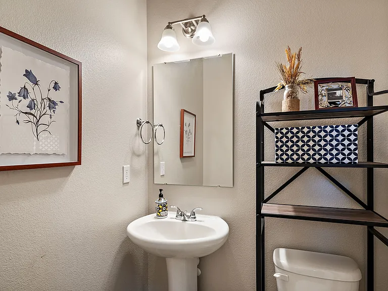 663 W Archerfield St — Photo 16