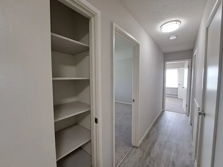 Corinthian Apartments — Photo 8