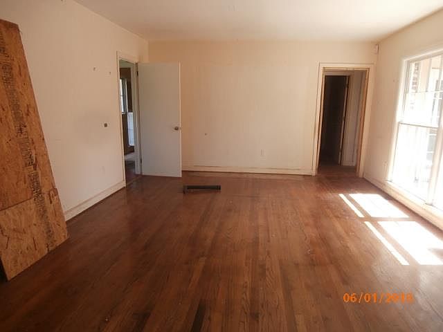 2nd image of 2411 Hoover St