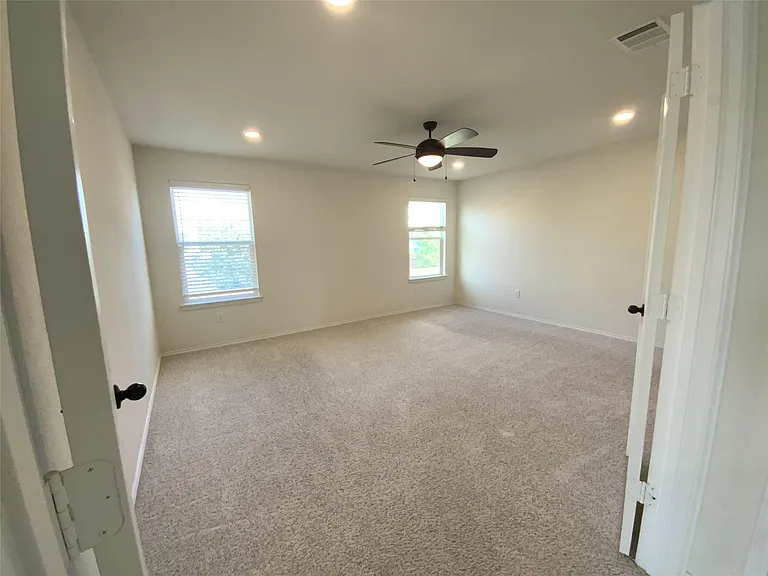 908 Solitude Dr — Photo 17