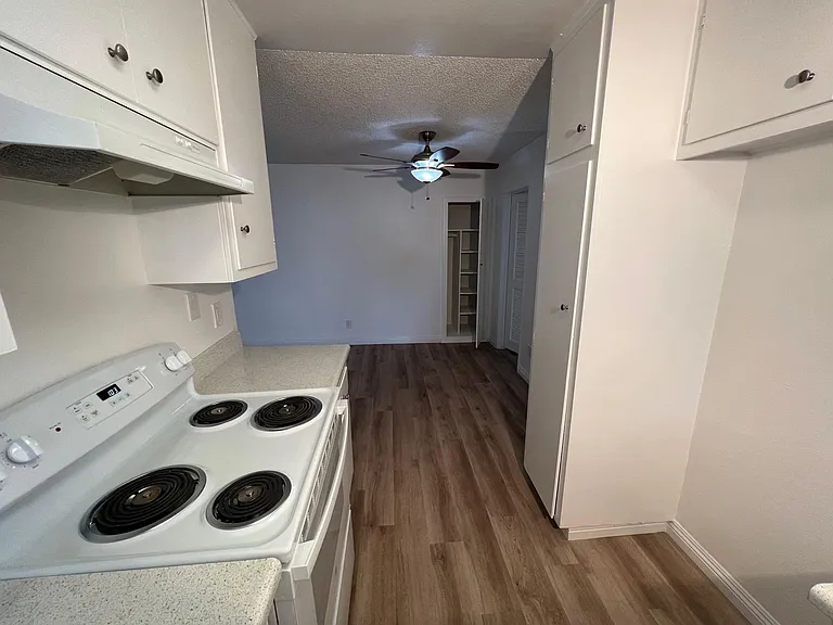 Beachwood Village Apartments — Photo 18