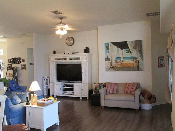 3rd image of 525 S Valencia Cir SW