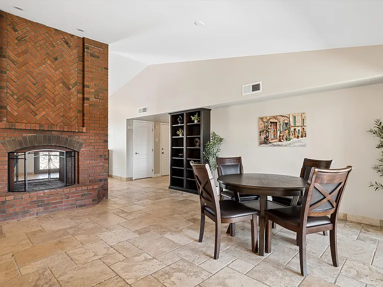 9023 W Patrick Ln — Photo 10