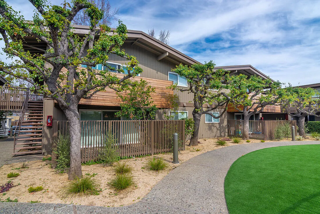 Element Apartment Homes — Photo 3