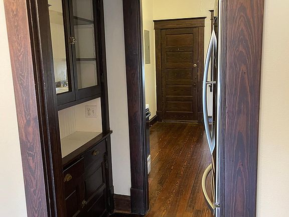 3rd image of 406 W Daggett Ave APT G