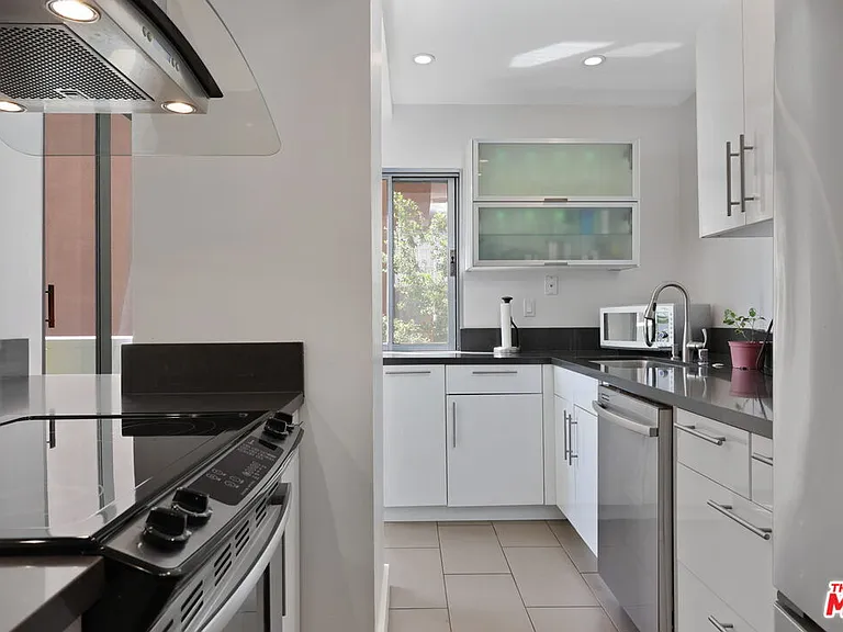 7250 Franklin Ave #414 — Photo 11