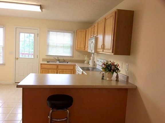 4th image of 271 Beaverview Dr Unit 271