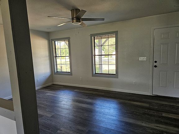 4th image of 408 Bay Tree Rd