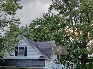 1026 S Twyckenham Dr, South Bend, IN 46615