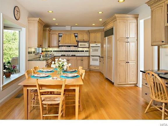 Large eat-in kitchen opens to the family room