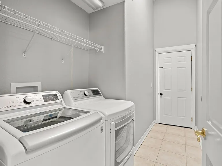2810 University Acres Dr — Photo 23