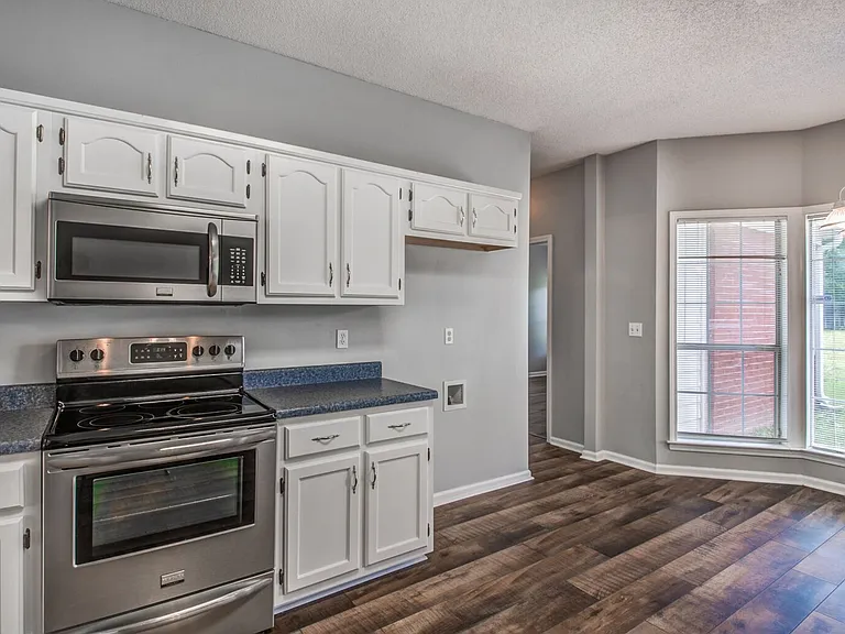 9461 Hickory Dr — Photo 17